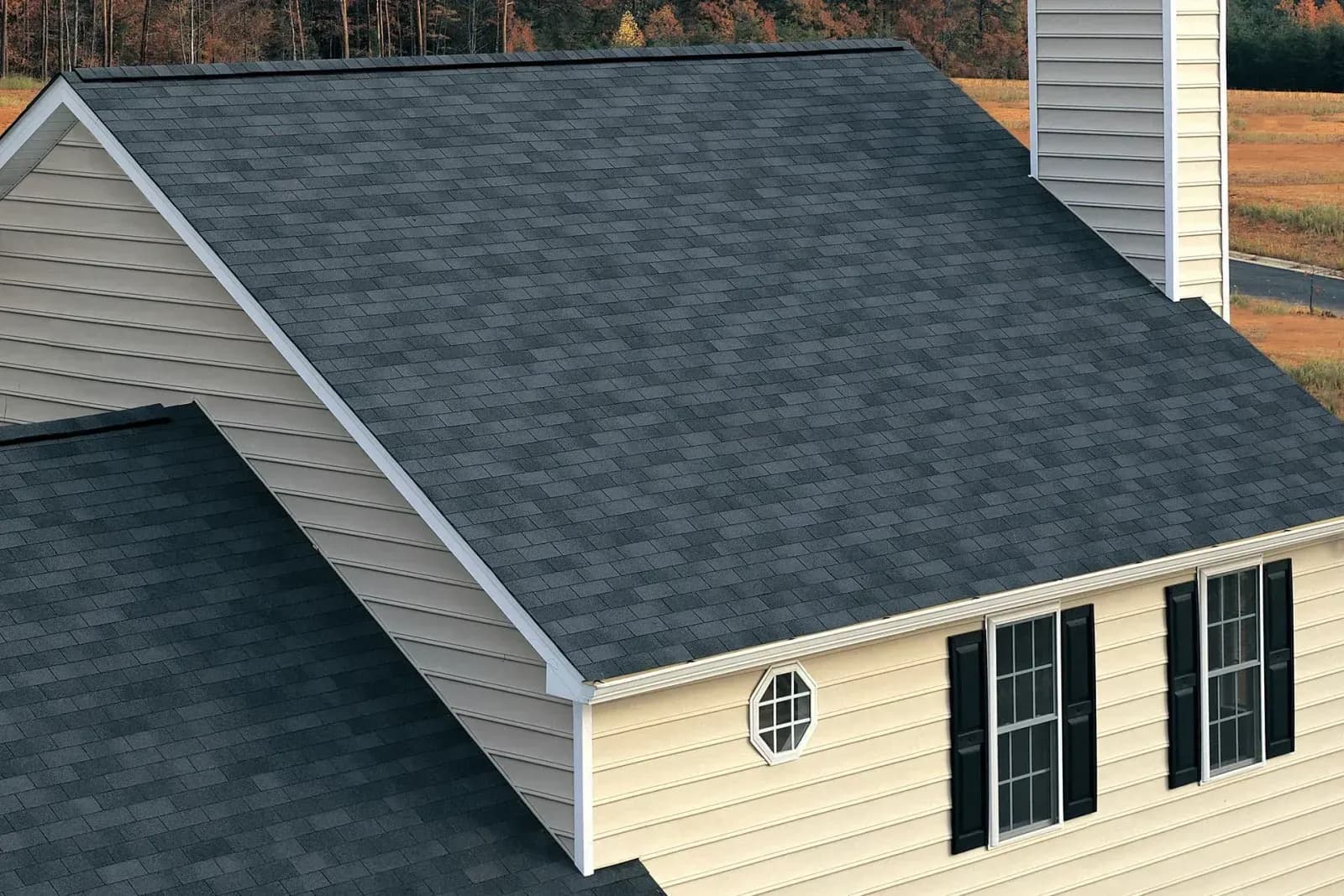 6668f8d37def60111b8e8481_house-with-gray-shingle-roof-p-1600.webp