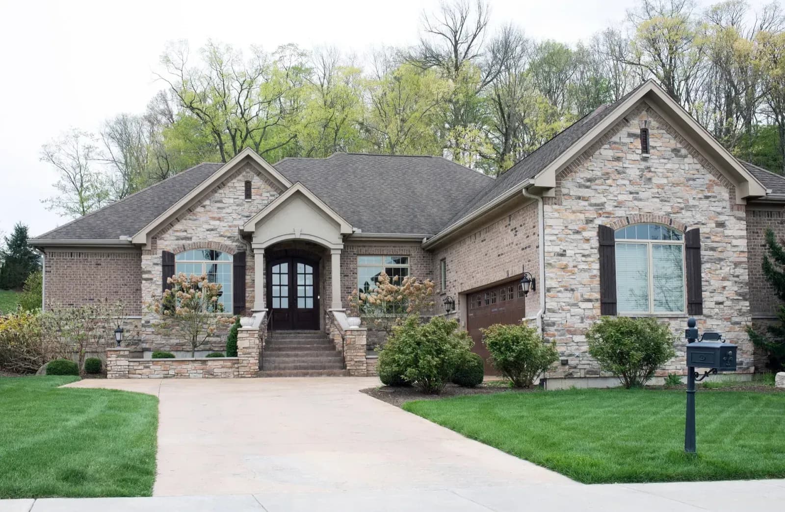 666a5b29648b83c7d4178603_roofing-50-p-1600.webp