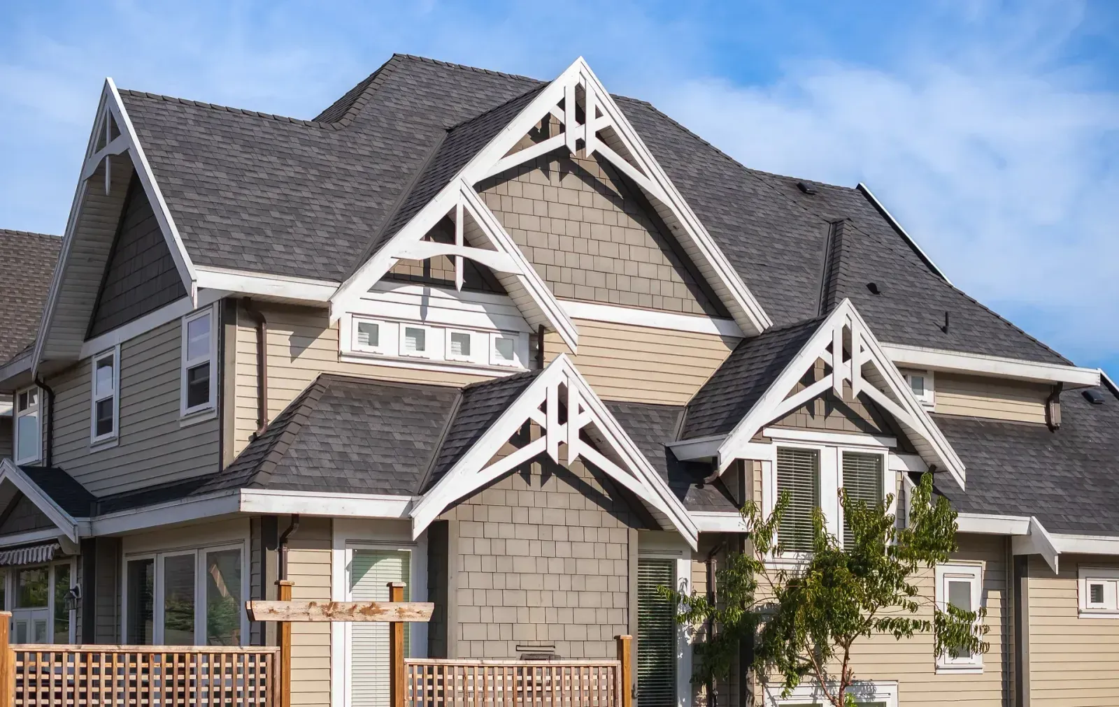 666a5b5119a820e77c443b18_roofing-48-p-1600.webp