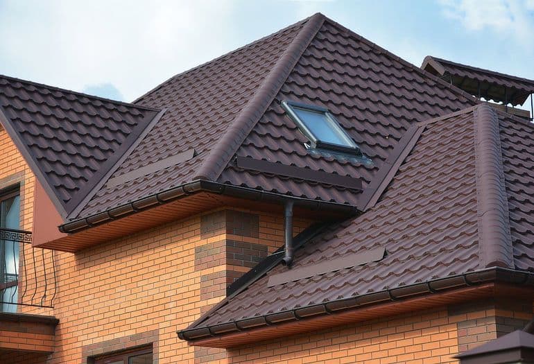 671265a959814ff97b073295_6668ea81da9f43f3ea98edc4_metal-steel-hip-roof.jpeg