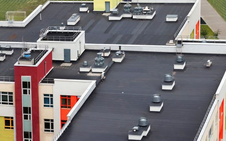 671265a959814ff97b0732bf_6668ea810db8fdb01a5b7563_flat-roofing-commercial-building.jpeg