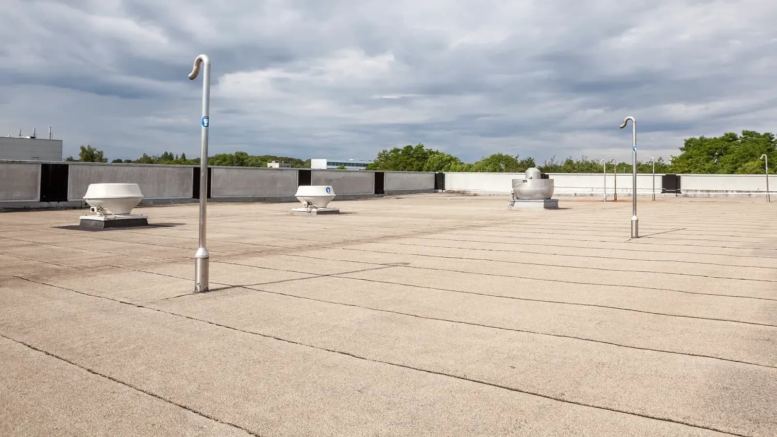 690200e14ea72e7d9004b3e3_68999be7bfcba8db92e9e53c_hero-flat-roofing-p-1600.webp