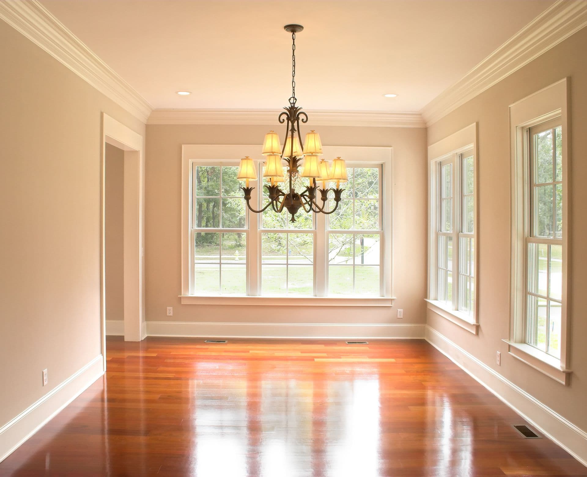 bigstock-Diningroom-With-Windows-2651103.jpg