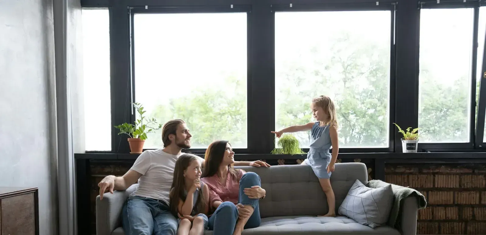 imgi_11_68e7f01757e321ca54e10e91_66985a6b01179aefb3a2867a_family-sitting-in-couch-infront-window-p-1600.webp