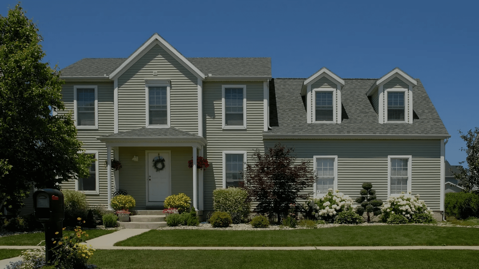 imgi_2_6895b833f702789569f57073_composite_siding_hero_ltj588ixmdaglf1db1r1ws 1.png